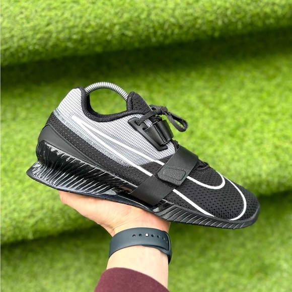 Nike Romaleos 4 Black Weightlifting Shoes
Gym Training Shoes Men's CrossFit 10.5 - Picture 9 of 9